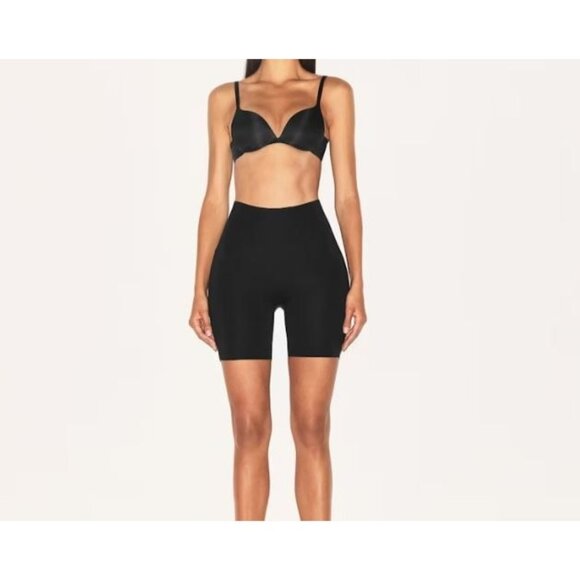 $108 NWT SKIMS HIP ENHANCING PADDED SHORTS SZ SMALL - Picture 1 of 2